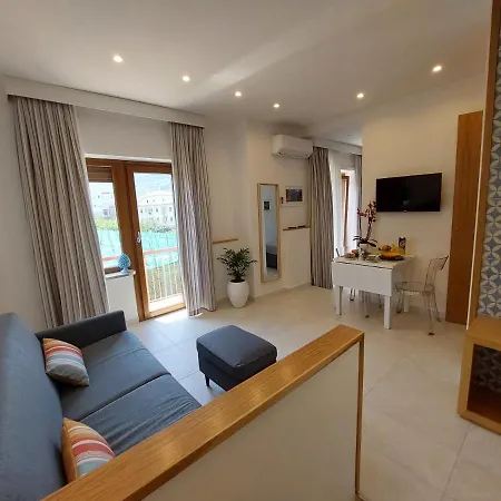 Πανσιόν Mistral Luxury 4*