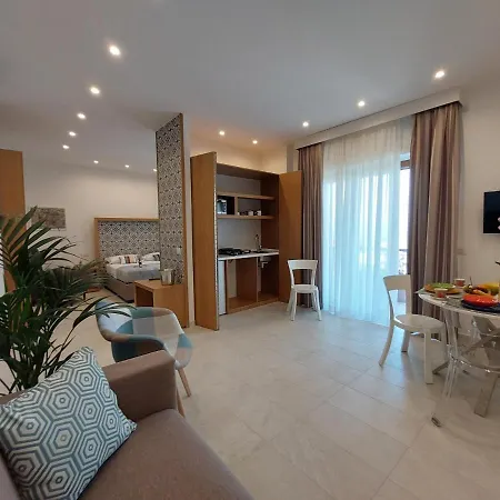 Mistral Luxury Πανσιόν