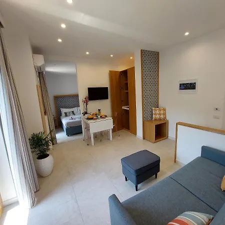 Πανσιόν Mistral Luxury